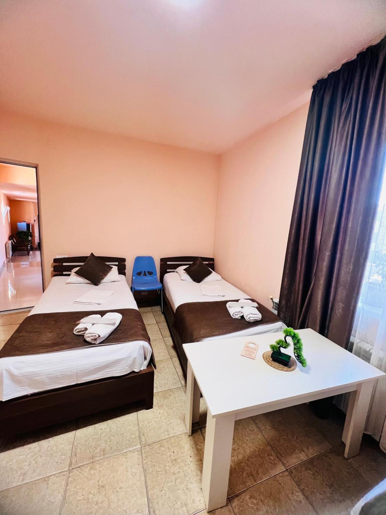 Marnar Hotel Jerevan Eksteriør billede