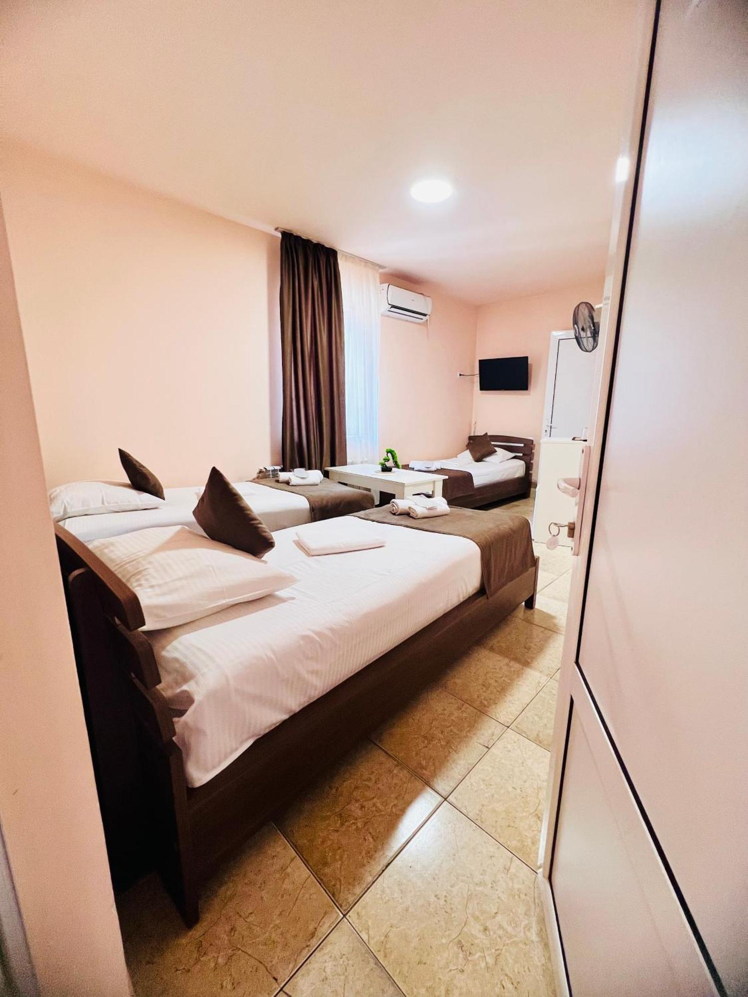Marnar Hotel Jerevan Eksteriør billede
